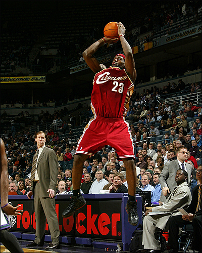 L.J PREND LE SHOOT A 3 POINT